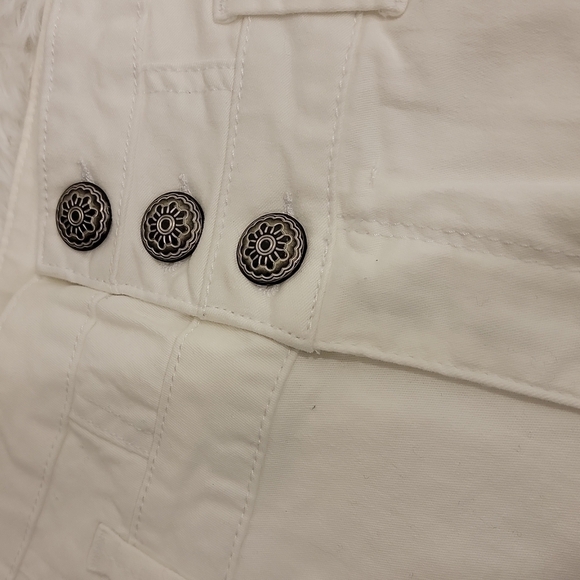 Rue 21 High Waisted White Cuffed Shorts Size 3/4 Excellent Condition - Picture 2 of 12